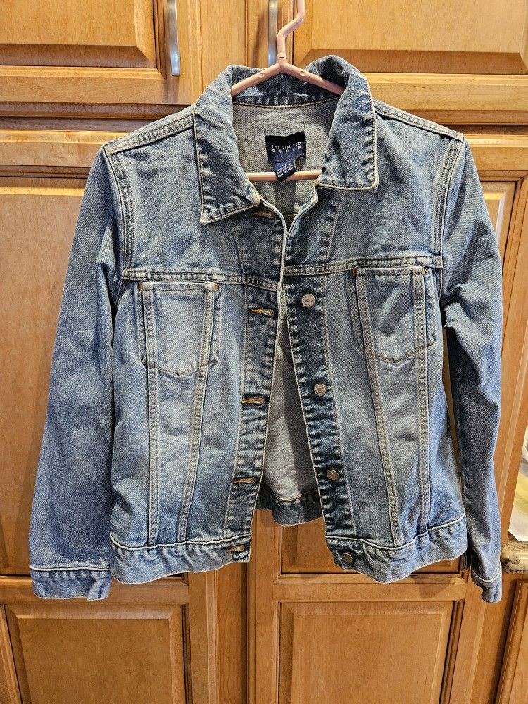 JEAN JACKET. WOMENS MEDIUM
