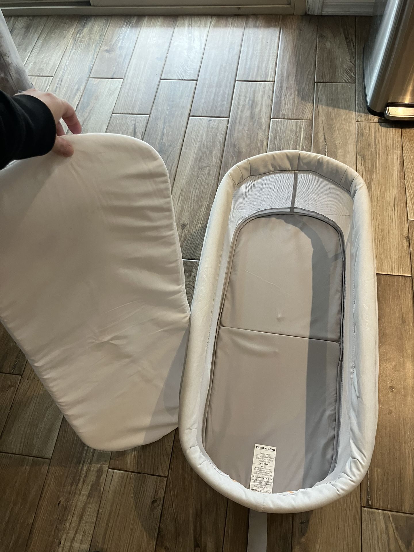 Baby delight Portable Infant Snuggle Nest Bassinet Crib