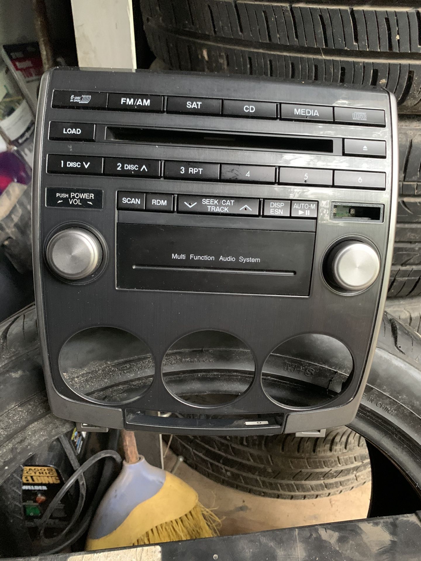 2005-2010 Mazda 5 Factory 6 Disc Radio