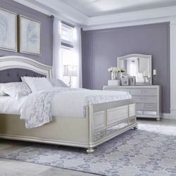  Coralayne Silver  Two Piece Bedroom Set (Queen)  🛑Mattress NOT Included🛑  🔵WILLING TO DELIVER AROUND (LOS BANOS)(MERCED)(DOS PALOS)(CHOWCHILLA)