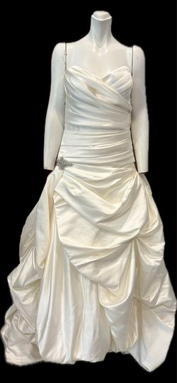 Wedding dresses many to choose from many sizes and styles. From 250 up
