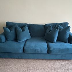 For Sale: Stylish Teal Velvet Sofa with Cushions