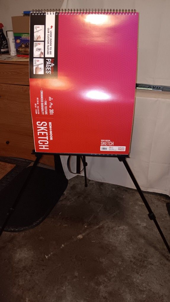 Sketch Stand With Sketch Paper Tables