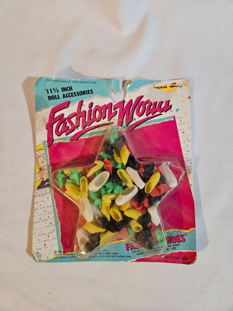 1988 Fashion World Barbie Shoes 11 1/2" Doll Accessories Vintage Condition The product is a pair of 1988 vintage Barbie shoes from American Fashion Wo