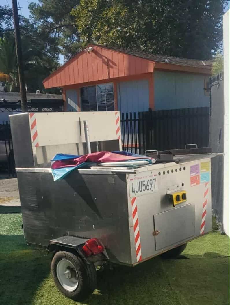 Puesto De Tacos Y Hot Dogs