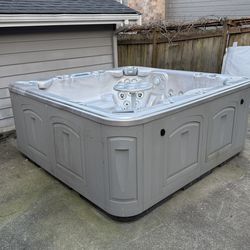 Clearwater BeachCraft 'Tradition Series' 92"x92"x39" Hot Tub, 67-Hydrotherapy Jets, 220/240v