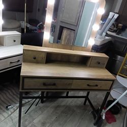 Vanity Make Up Vanity With LED Lights Brand New