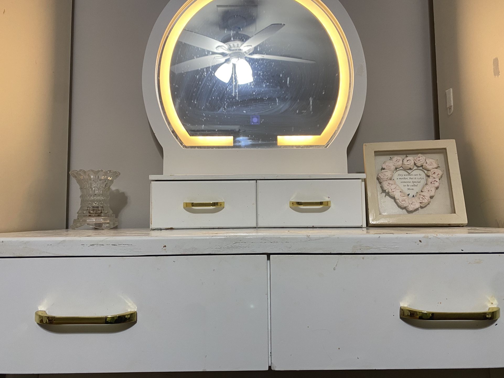 White Vanity w/ Led mirror