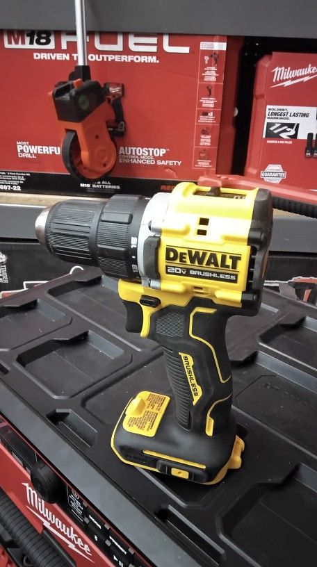 DEWALT 20V MAX BRUSHLESS 1/2" (13mm) CORDLEES DRILL DRIVER (TOOL ONLY)