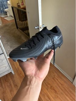 Men’s soccer cleats size 7
