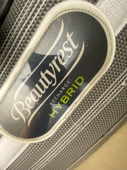 Like New! BeautyRest Hybrid Queen(barely used)