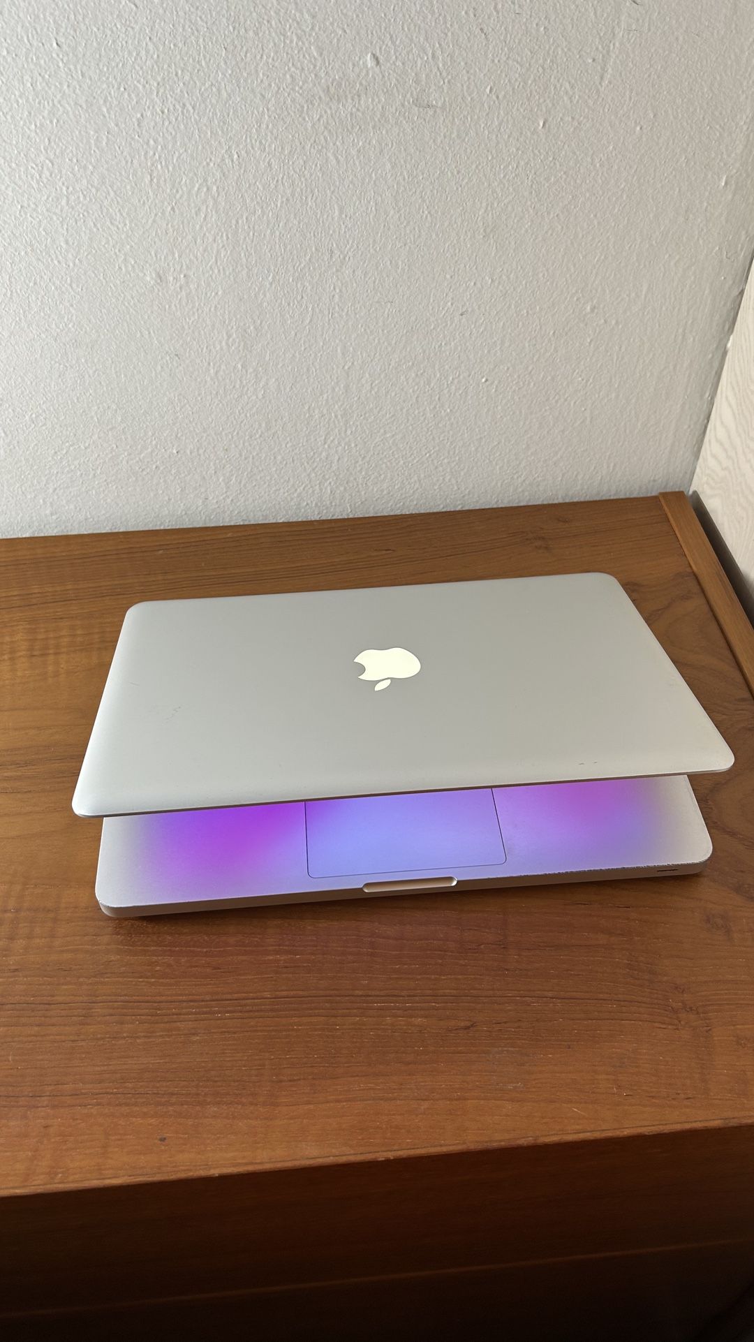 Apple MacBook Pro 13” I5/8GB/256GB SSD $150