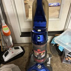 Hoover WindTunnel 2 Whole House Rewind bagless upright vacuum