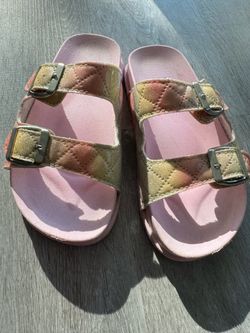 Like New Girls Sandals, if posted they’re available. Only msg when ready to pickup