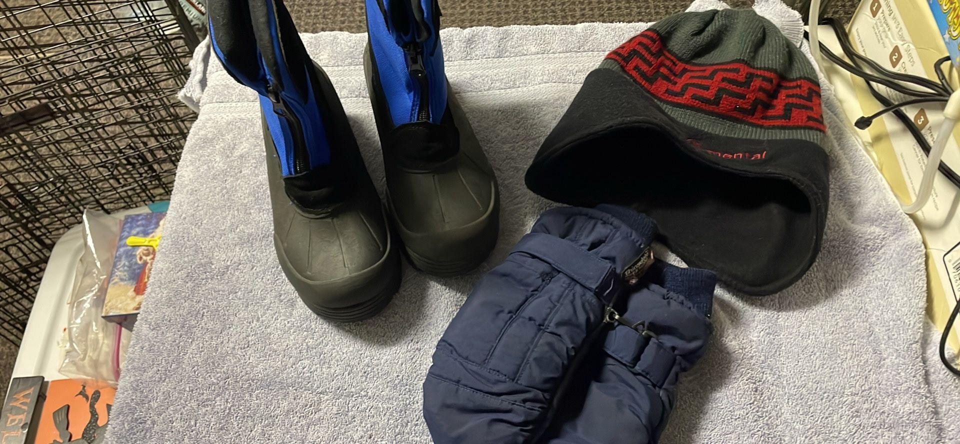 Northside snow boots youth size 5, hat, mittens