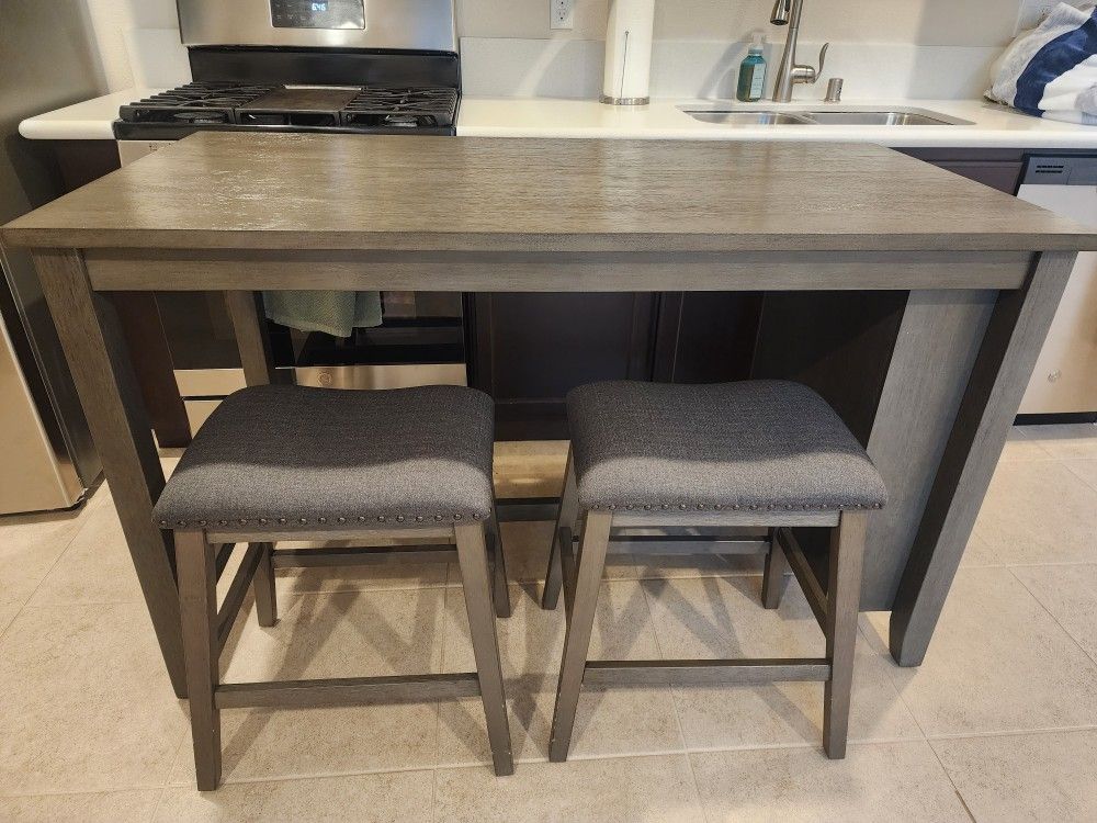Pub Table With 2 Stools