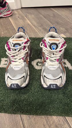 Balenciaga runners V1