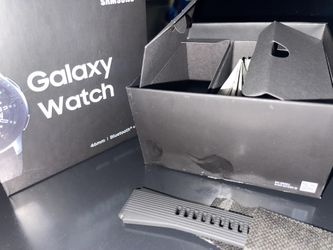 SAMSUNG Galaxy Watch (46mm, GPS, Bluetooth) – Silver/Black (US Version)