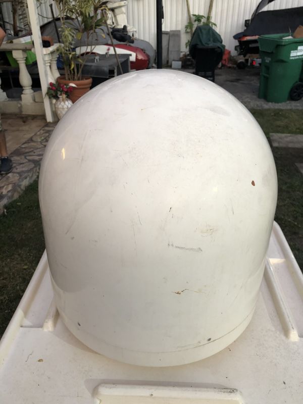 KVH TracVision M5 Boat Marine Satellite Television TV Dome and Antenna