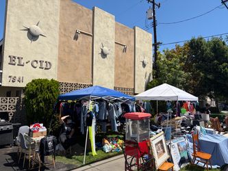 Yard Sale/Venta de Yarda en DOWNEY