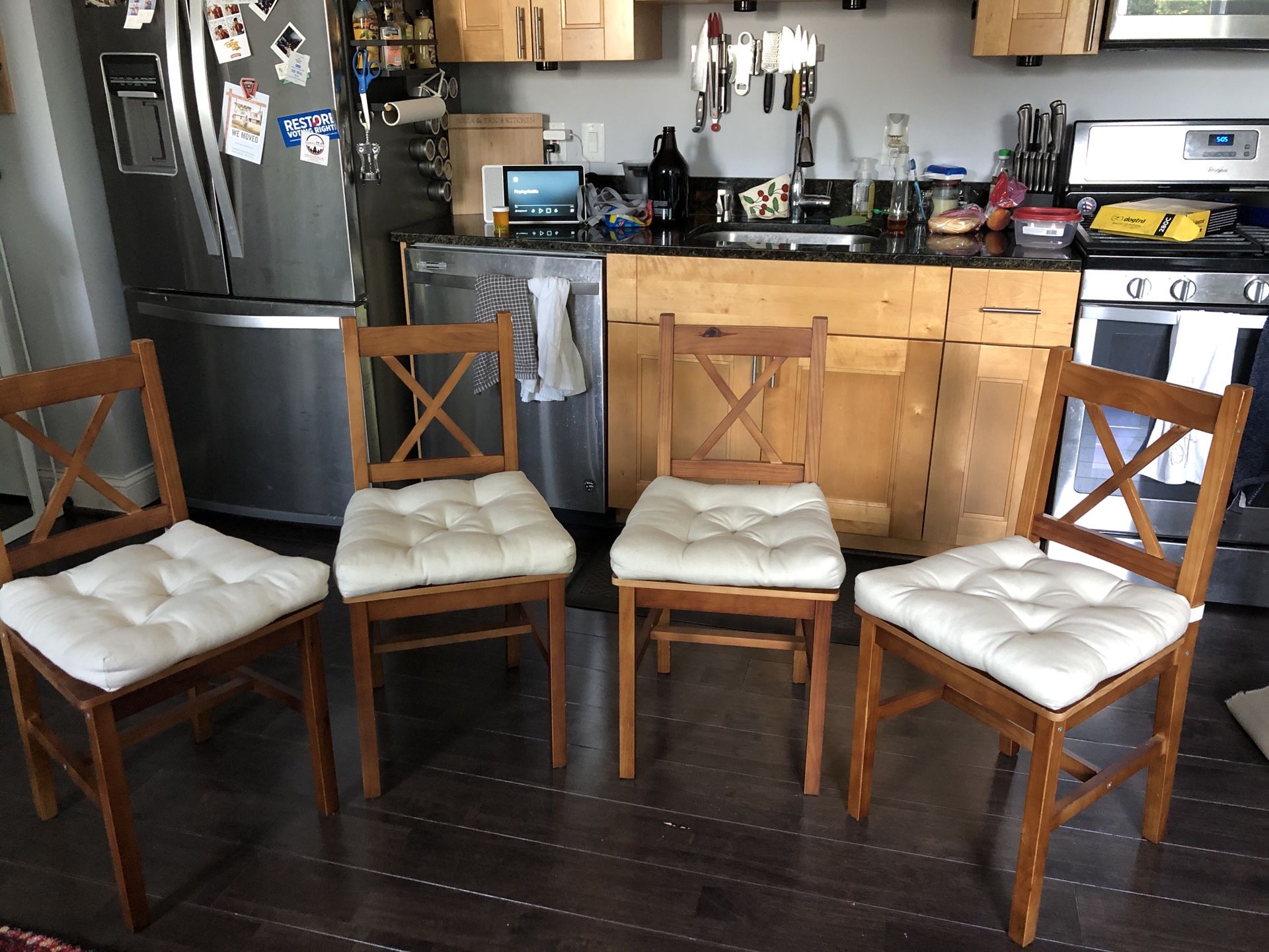 Set of 4 kitchen table chairs