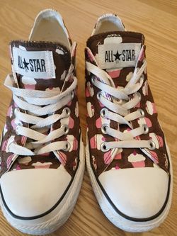Converse All Star Shoes - Brown Cupcake Design 