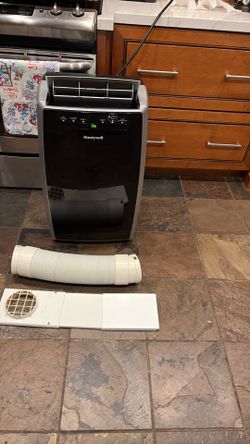 Air conditioner 180$ firm cash only absolutely cold and very clean will be plugged in when you arrive