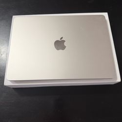  MacBook Air M2 2022 Model 8GB unified memory & 256GB SSD For Parts Only