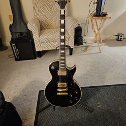 LES PAUL GIBSON OR GIBSON (Unsure of which)