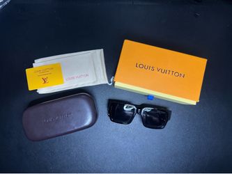 Black LV Glasses || Gold logo