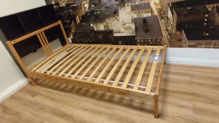 Wood twin bed