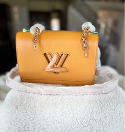 PERFECT GRADUATION GIFT - Tan Brown Twist MM Epi Leather Bag-BRAND NEW