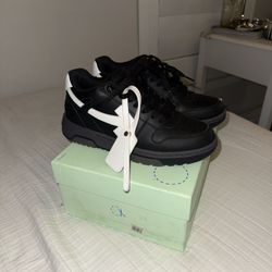 OFF WHITE SNEAKERS
