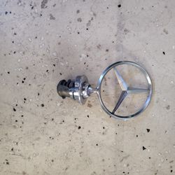 Hood ornament for older Mercedes 