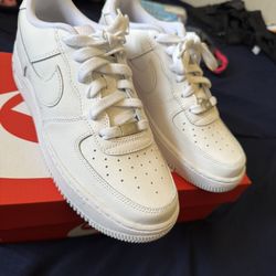 Air Force 1s 7y