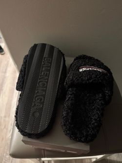 Shearling / Furry Pool Slides - Black