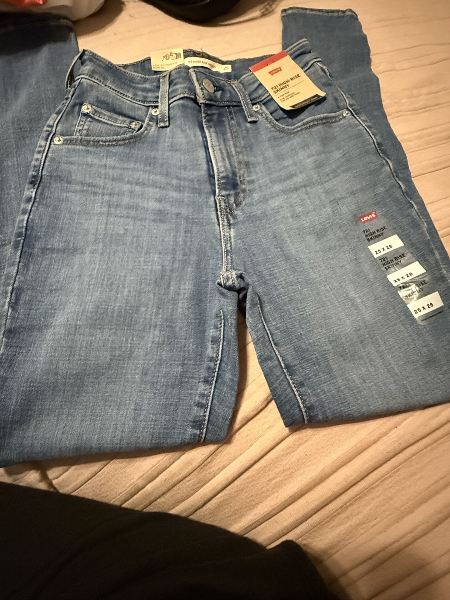 Women Levis Jeans