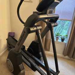 2020 NordicTrack Elliptical NYRL71320 – Like New, Digital Display - Coram, NY