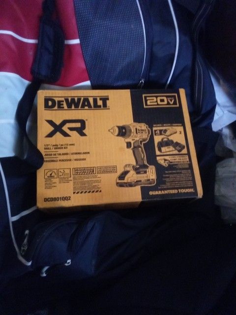 DeWalt 1/2" Plug/ Po (13mm) Drill/ Driver Kit