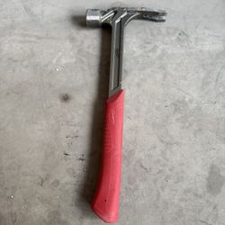 Milwaukee 28oz Hammer