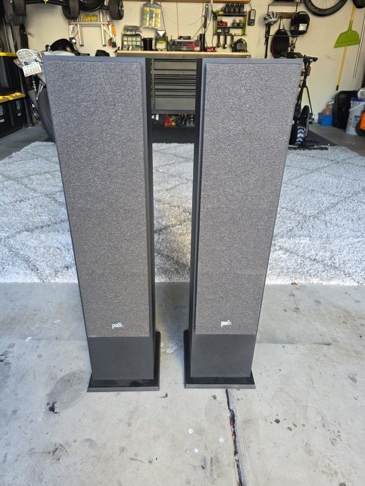 Perfect Condition Polk Xt60 Tower Speakers