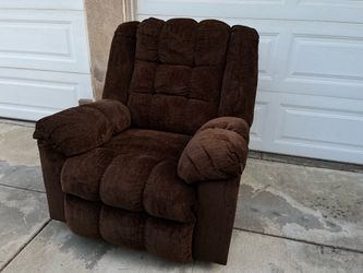Brown electric reclining chair- Like new!