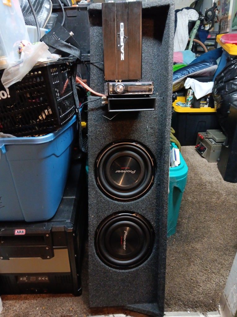 Double Pioneer ib-flat Subwoofers In A Truck Box With A Zapco 1000 Watt Amp And A Pioneer Stereo 