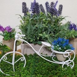 Small White Tricycle Planter (Metal)