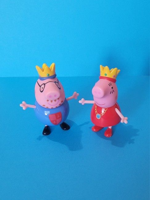 Peppa Pig Royal Family Set Of 2 Figures King And Queen Toy.