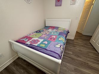 Sleigh Bed