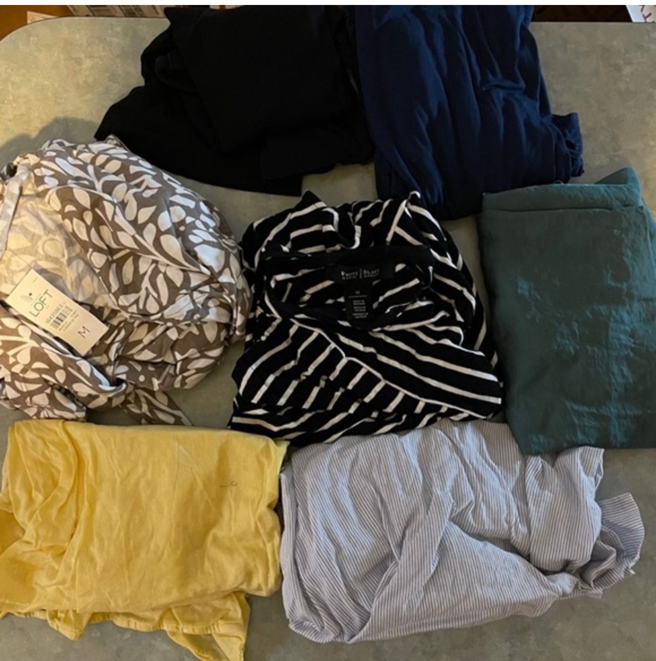 Women’s Size M Mystery Clothing Box – 7+ Name Brand Items!