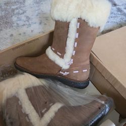 Little Elijo Uggs