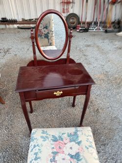 Small makeup table and chair