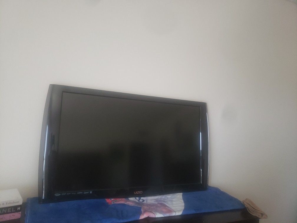 TV, VIZIO 37X21 inches